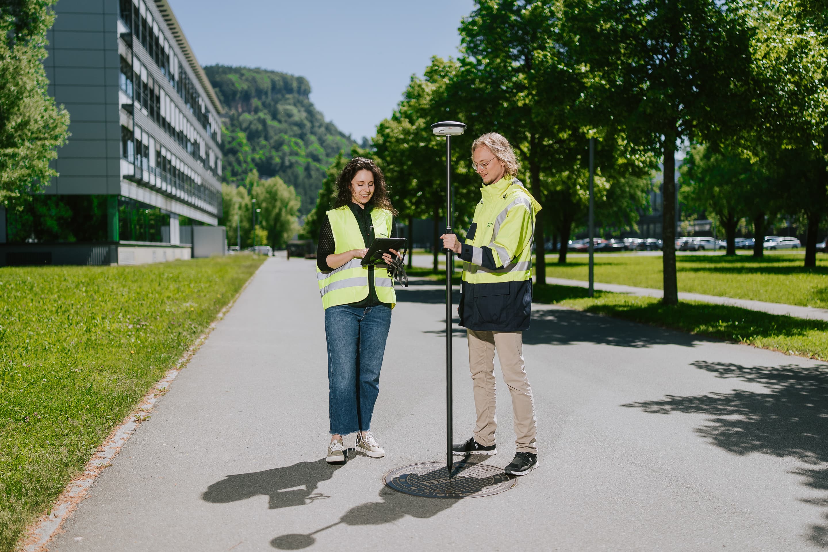 illwerke vkw Geoinformationstechniker bei der Vermessung